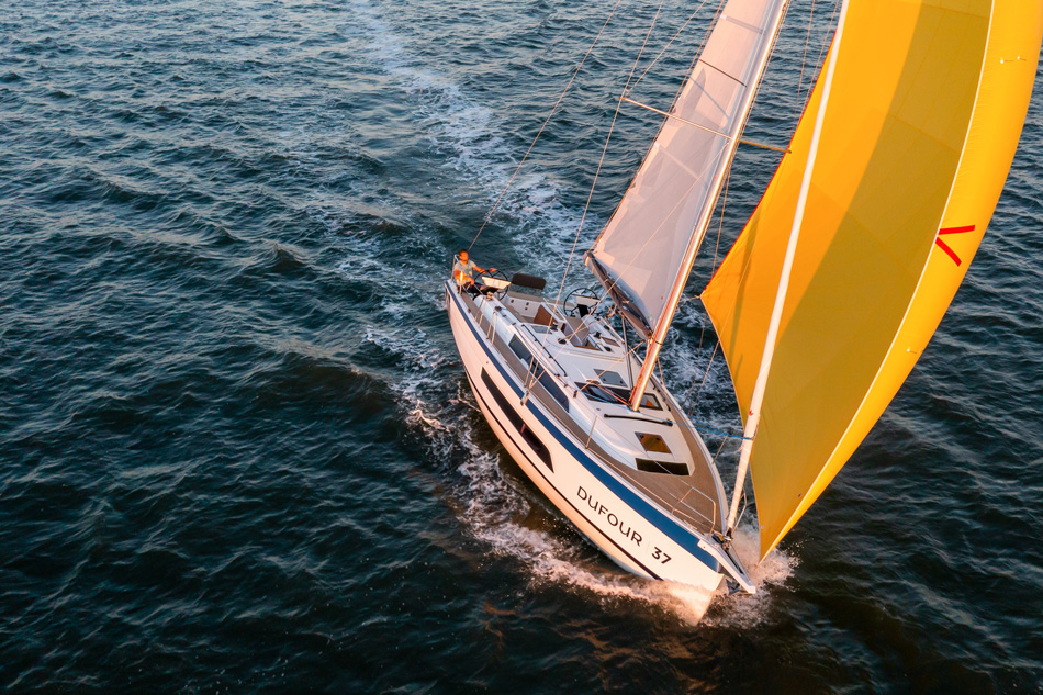 24-dufour-37-luxury-sailboat-for-sale-dufour-yachts