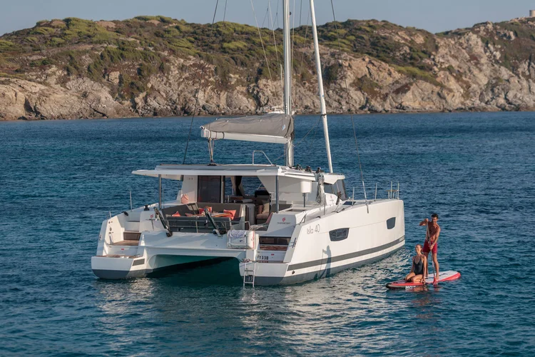 Approdi sel Charter Benet3au isla 40
