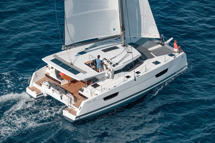 Approdi sel Charter Benet3au isla 40