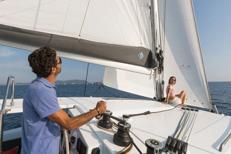 Approdi sel Charter Benet3au isla 40