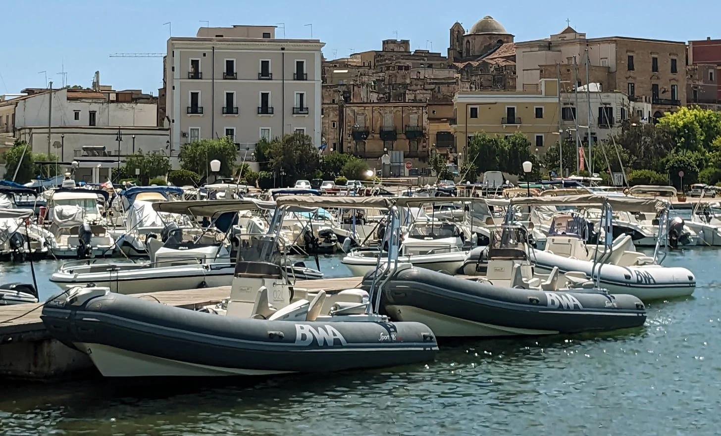 Approdi Noleggio BWA GT 18